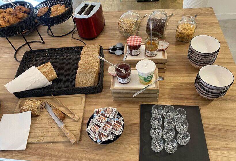 Отель Campanile Nantes ~ Rezé Aéroport