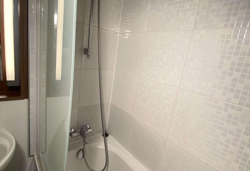 Отель Campanile Nantes ~ Rezé Aéroport