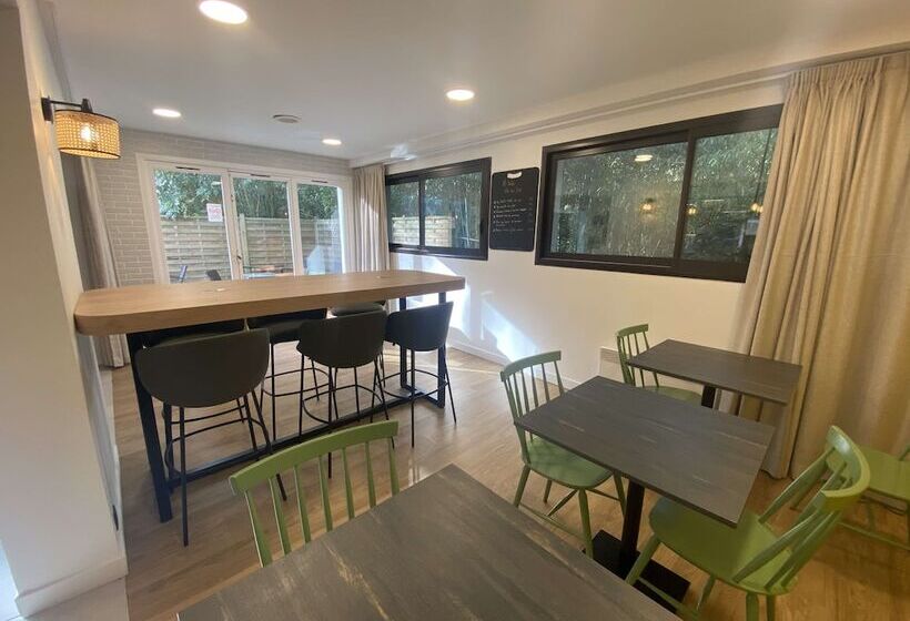 Отель Campanile Nantes ~ Rezé Aéroport