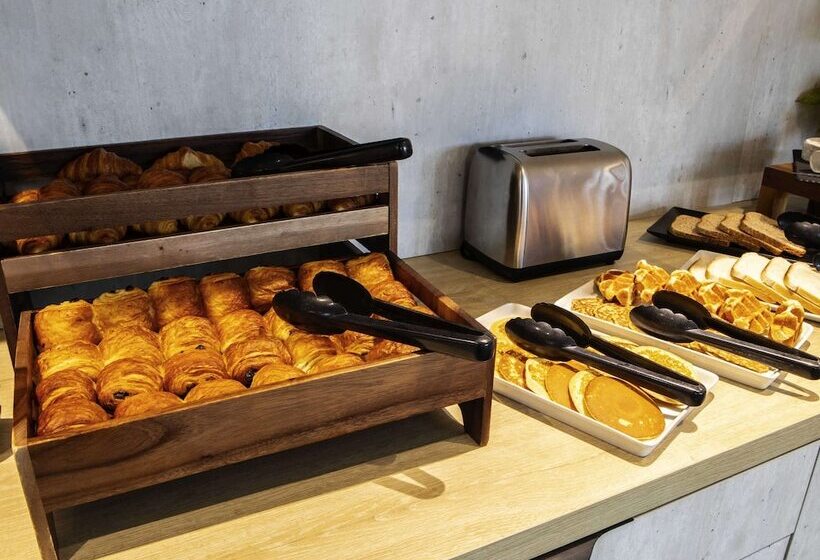 Отель Ibis Styles Paris Saint Denis Pleyel