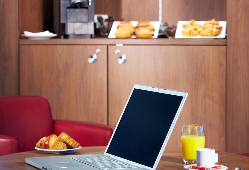 בית מלון כפרי Campanile Paris Ouest Chaville