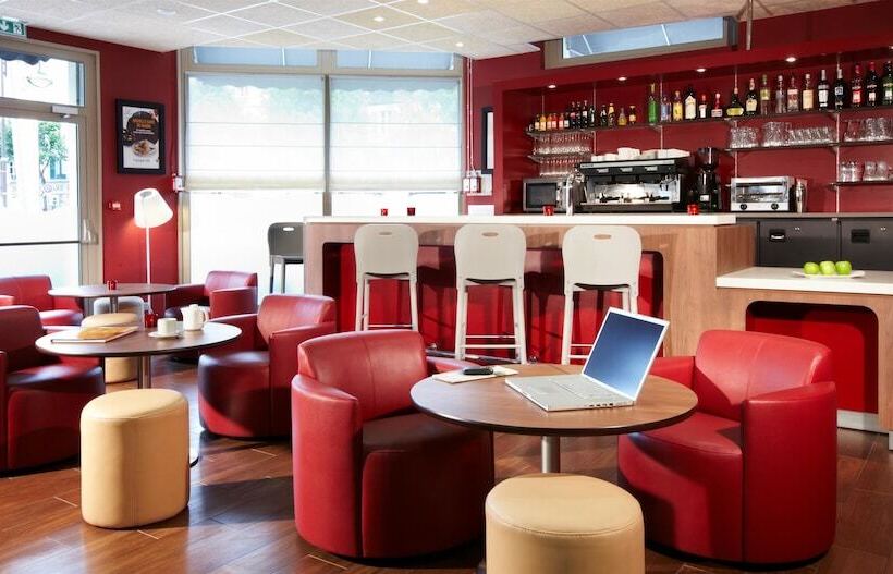 בית מלון כפרי Campanile Paris Ouest Chaville