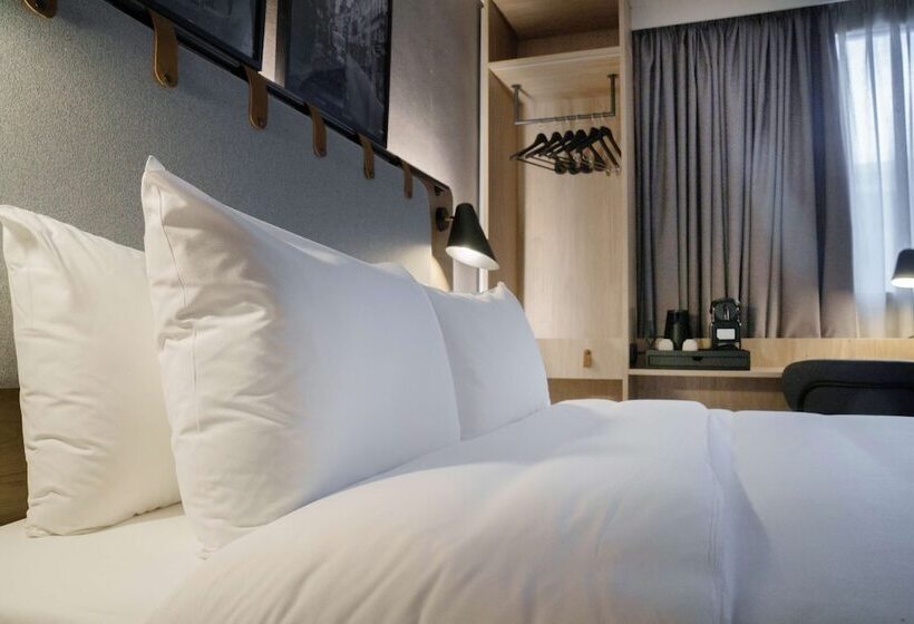 Отель Campanile Paris Ouest Gennevilliers Port