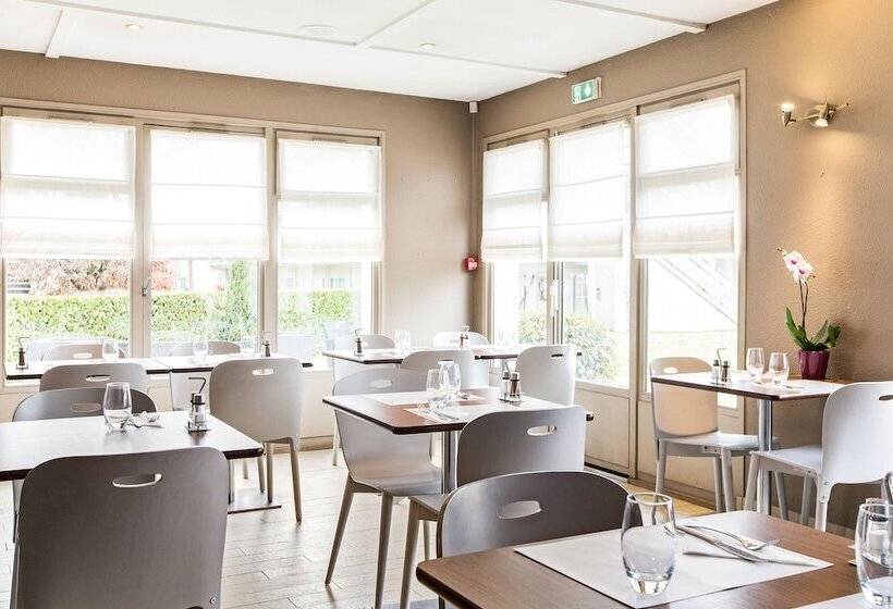 בית מלון כפרי Campanile Poitiers