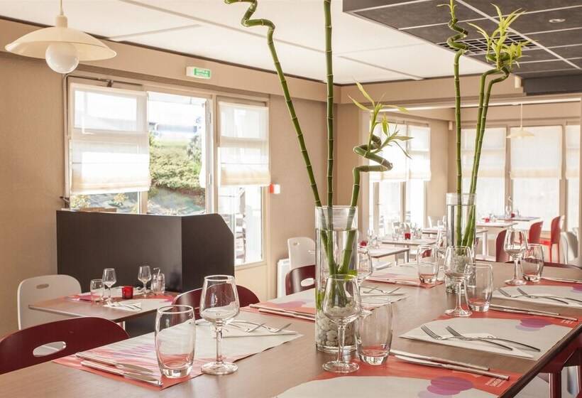 בית מלון כפרי Campanile Poitiers