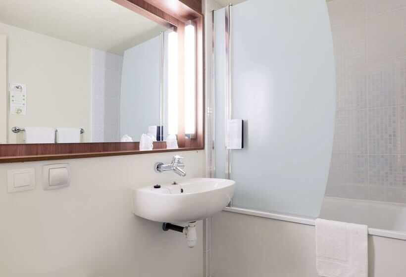 호텔 Campanile Saint Germain En Laye