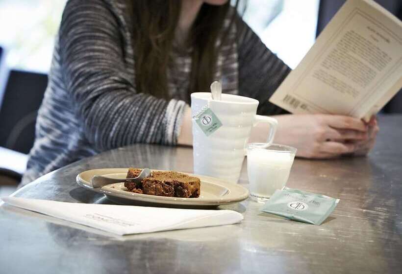 호텔 Campanile Saint Germain En Laye