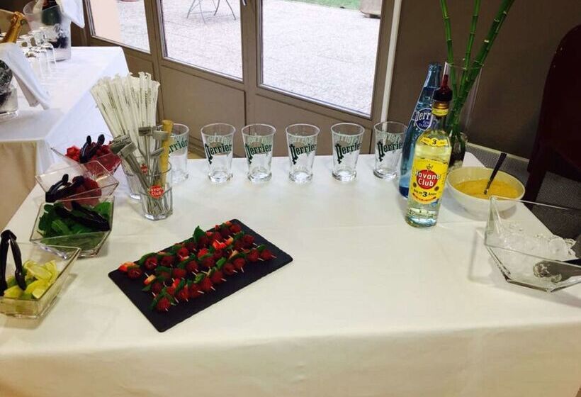 호텔 Campanile Saintavold