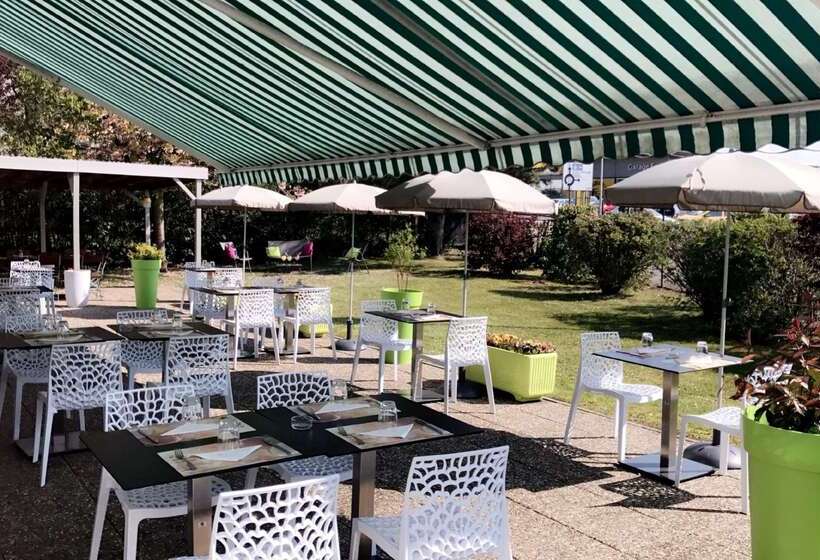 호텔 Campanile Saintavold