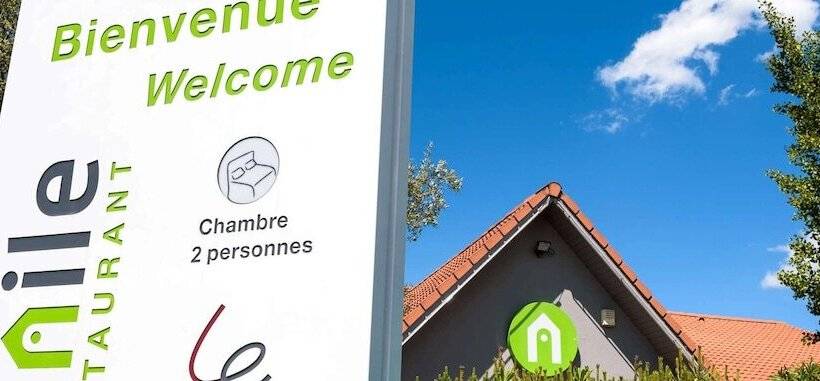 בית מלון כפרי Campanile Saintes