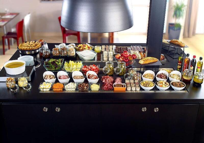 Отель Campanile Taverny