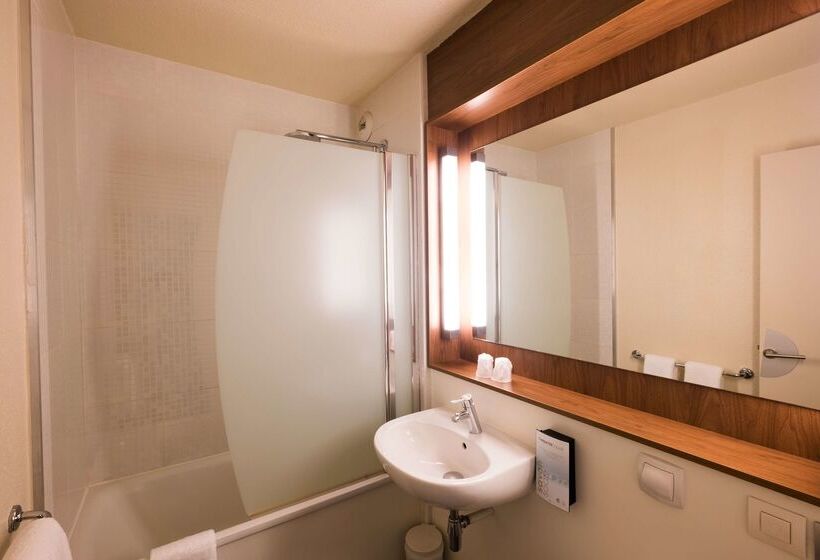 Отель Campanile Toulon  La Seyne Sur Mer  Sanary