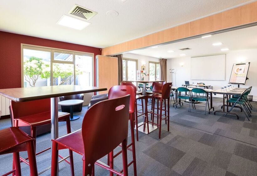 בית מלון כפרי Campanile Toulouse Sesquieres