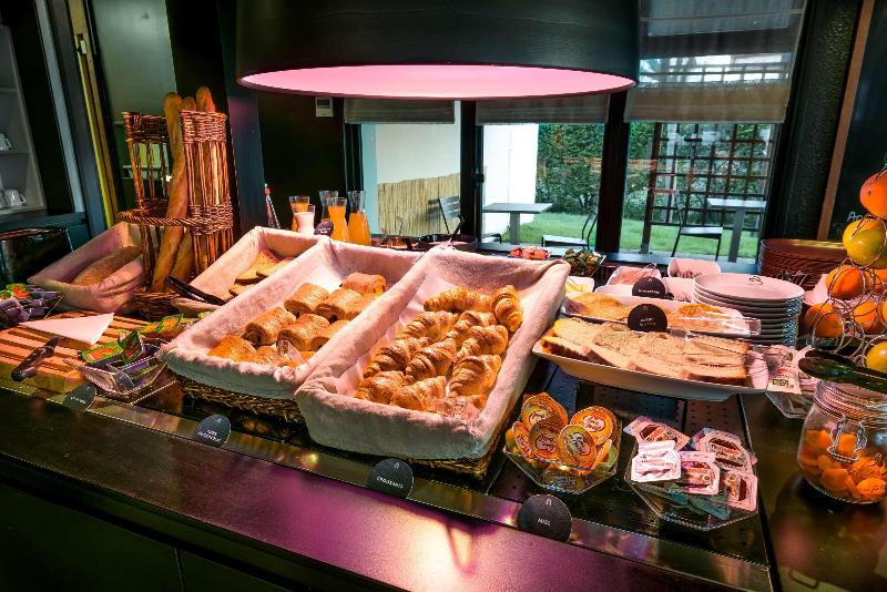 בית מלון כפרי Campanile Toulouse Sesquieres