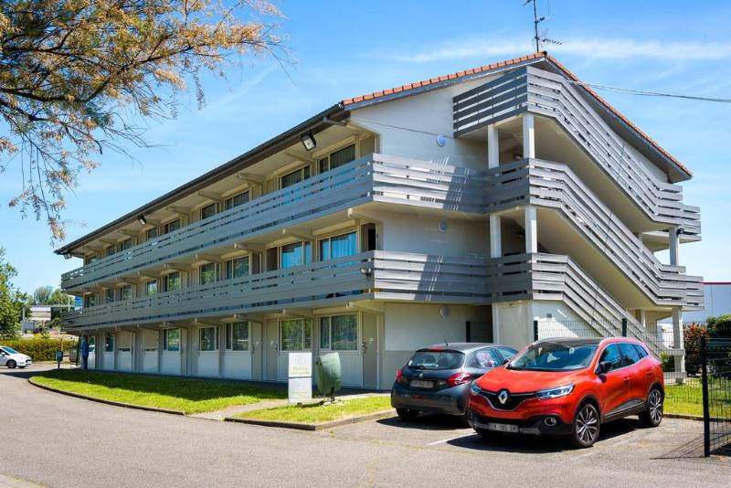 בית מלון כפרי Campanile Toulouse Sesquieres