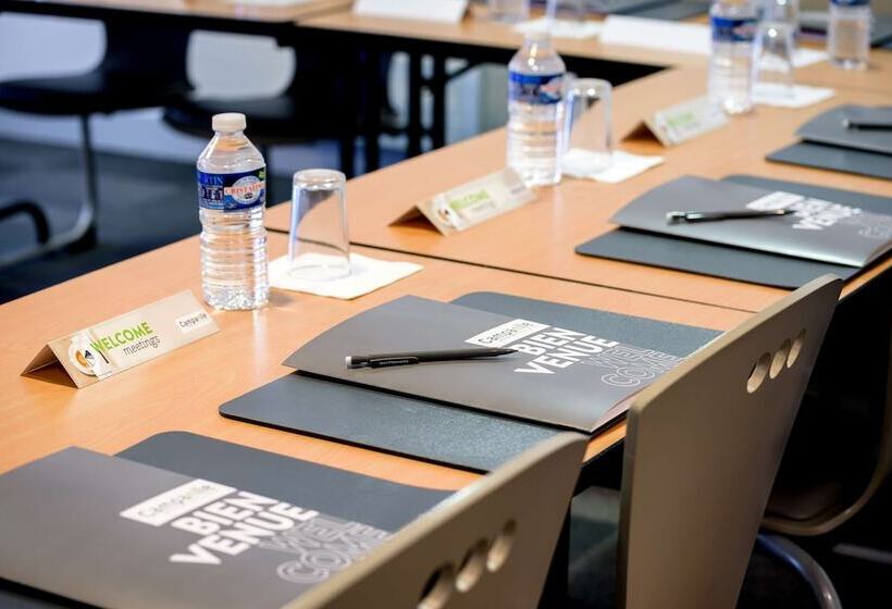 בית מלון כפרי Campanile Toulouse Purpan