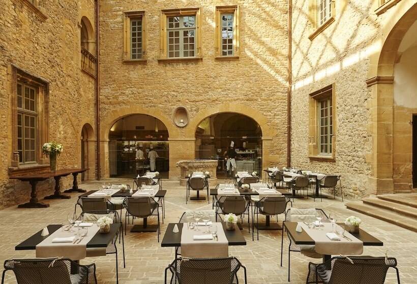 فندق Chateau De Bagnols