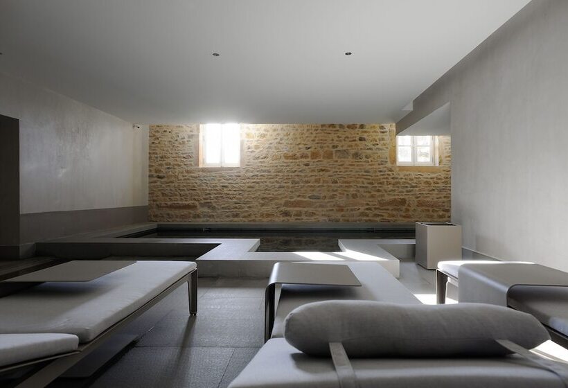 فندق Chateau De Bagnols