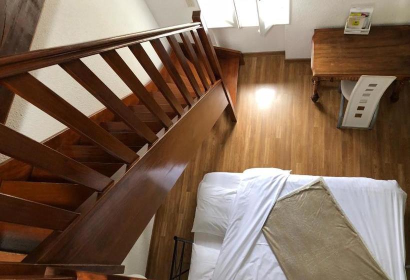 Отель Hôtel Les Diligences