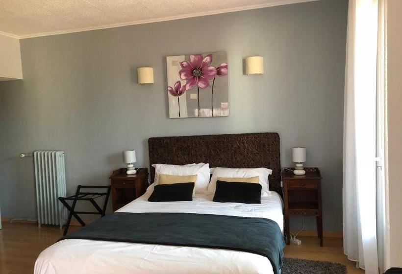 Отель Hôtel Les Diligences