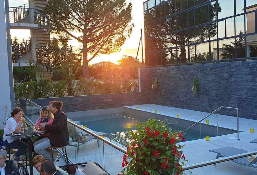 בית מלון כפרי Golden Tulip Aix En Provence