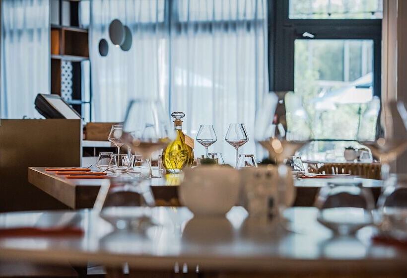 בית מלון כפרי Golden Tulip Aix En Provence