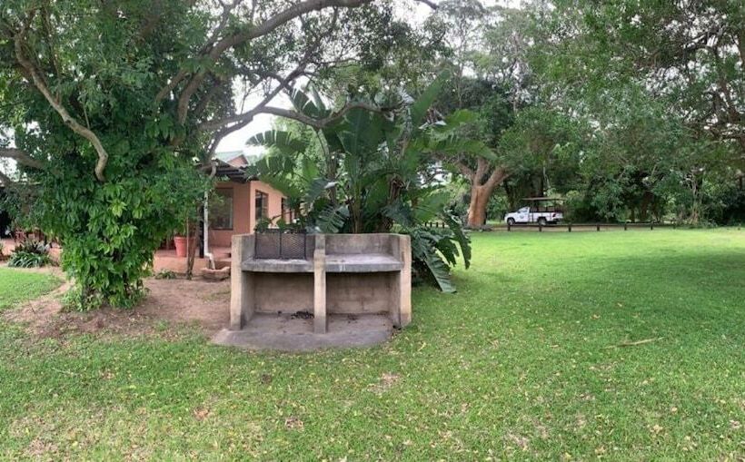 בית מלון כפרי Gooderson Bushlands Game Lodge