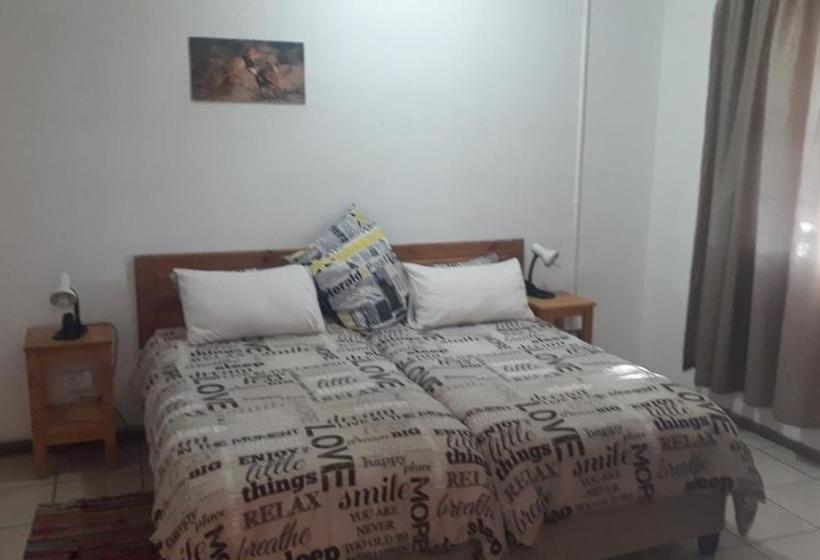 ホテル Gum Tree Lodge Backpackers