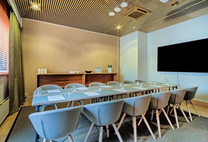 ホテル Holiday Inn Helsinki Vantaa Airport, An Ihg