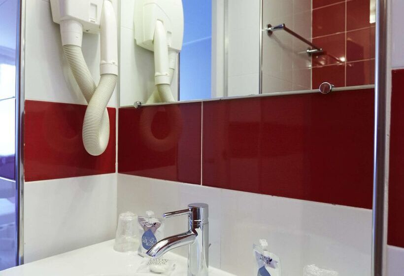 ホテル Kyriad Paris 10   Canal Saint Martin   République