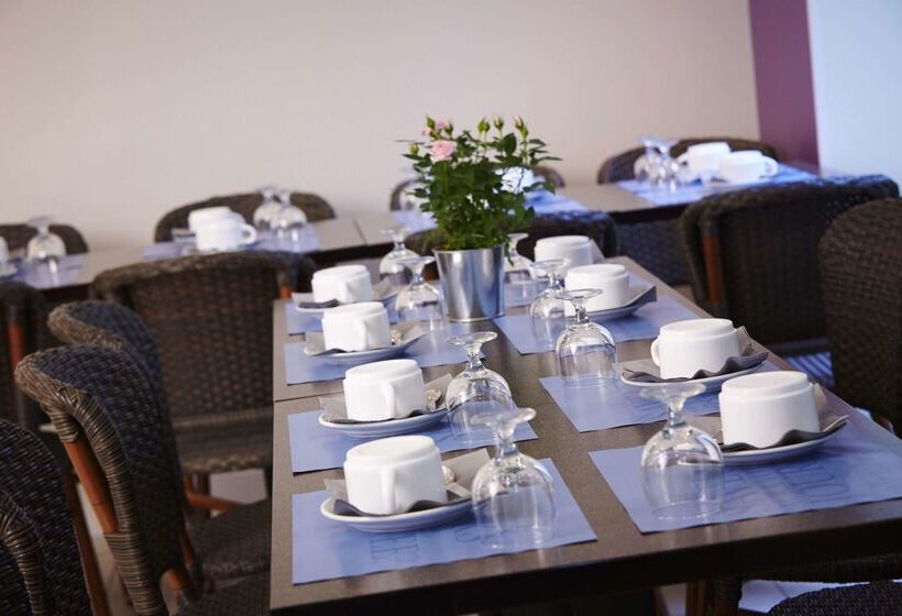 ホテル Kyriad Paris 10   Canal Saint Martin   République