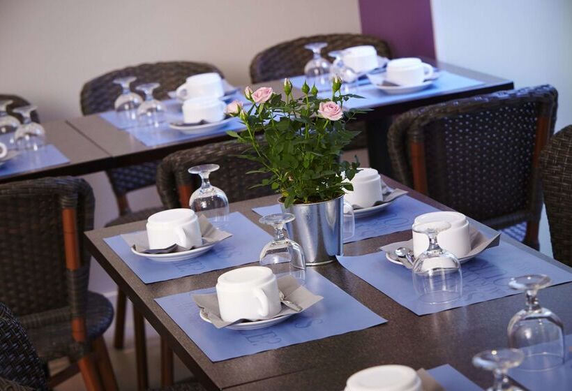 ホテル Kyriad Paris 10   Canal Saint Martin   République