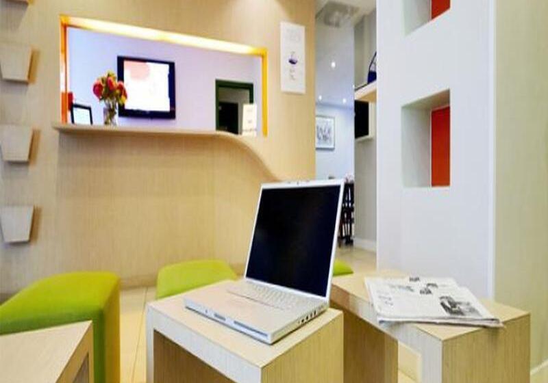 ホテル Kyriad Paris 10   Canal Saint Martin   République