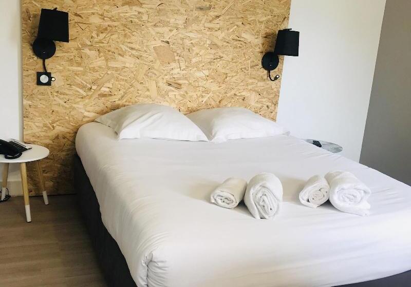 Отель Hôtel Les Genêts Bayonne