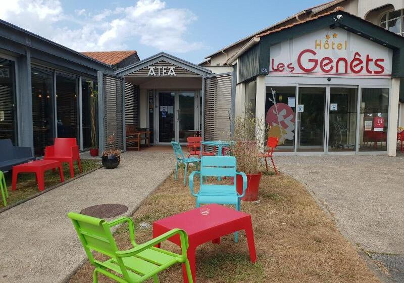 Отель Hôtel Les Genêts Bayonne