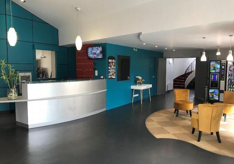 Отель Hôtel Les Genêts Bayonne