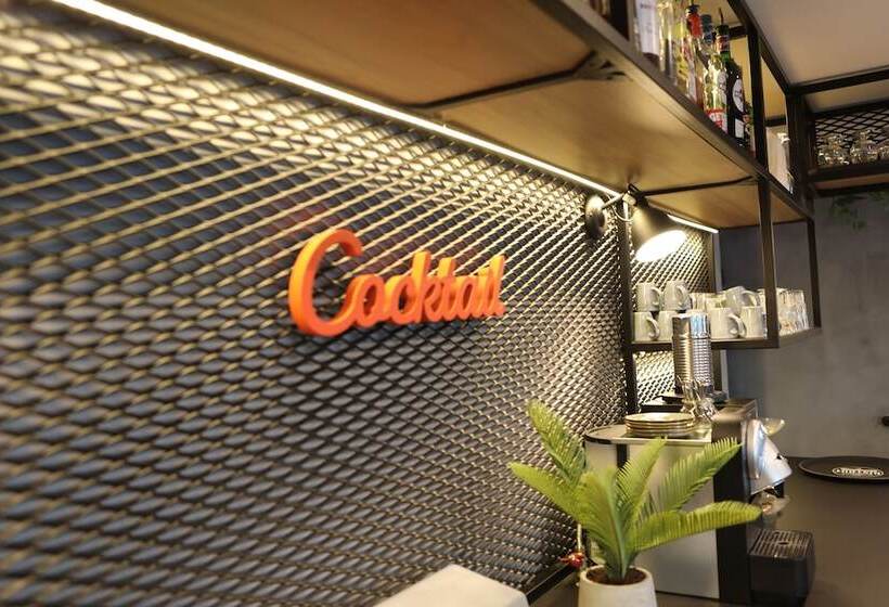 ホテル Ibis Aubenas