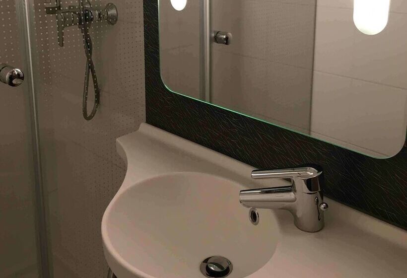 هتل Ibis Toulouse Pont Jumeaux