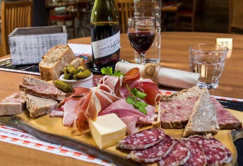 בית מלון כפרי Ibis Vichy