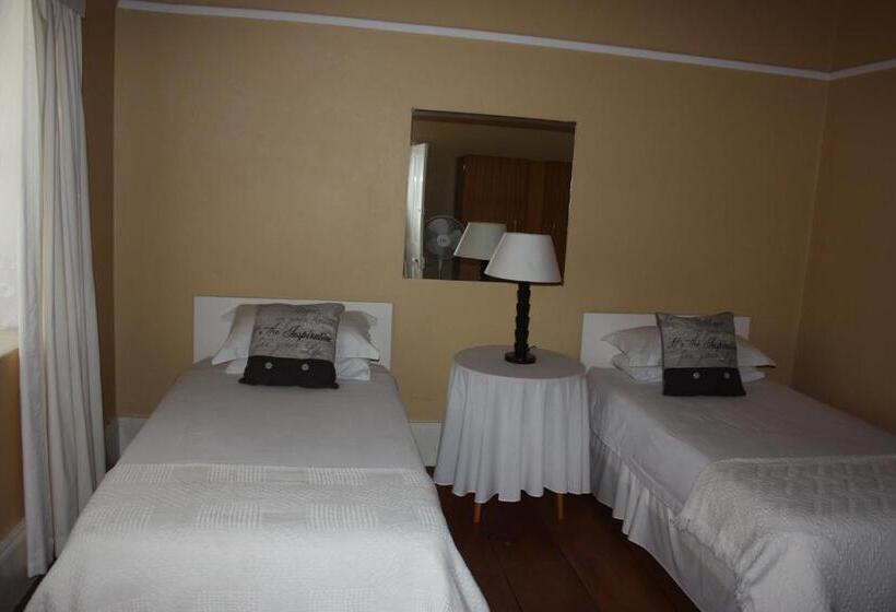 בית מלון כפרי Karoopark Guest House