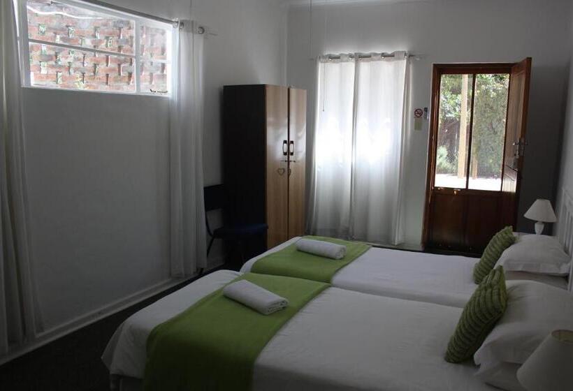 בית מלון כפרי Karoopark Guest House