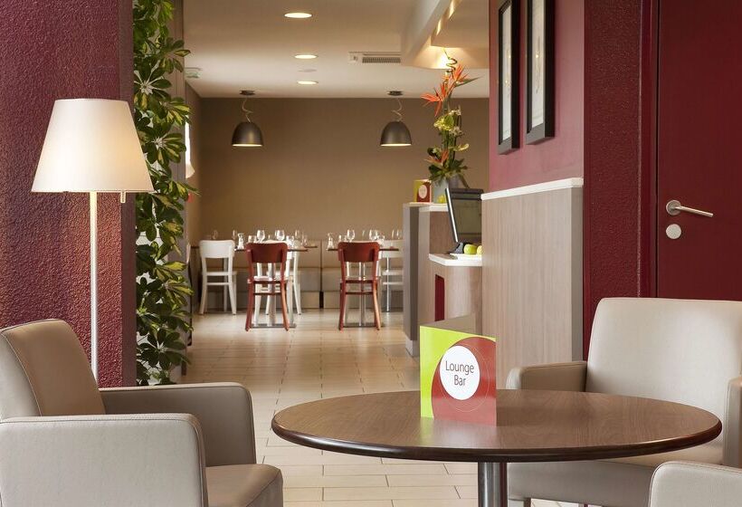 ホテル Kyriad Brie Comte Robert