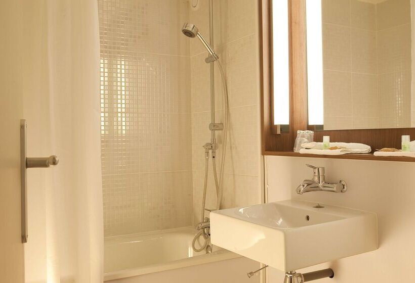 ホテル Kyriad Brie Comte Robert