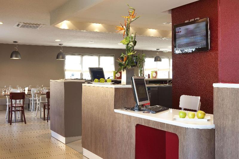 ホテル Kyriad Brie Comte Robert