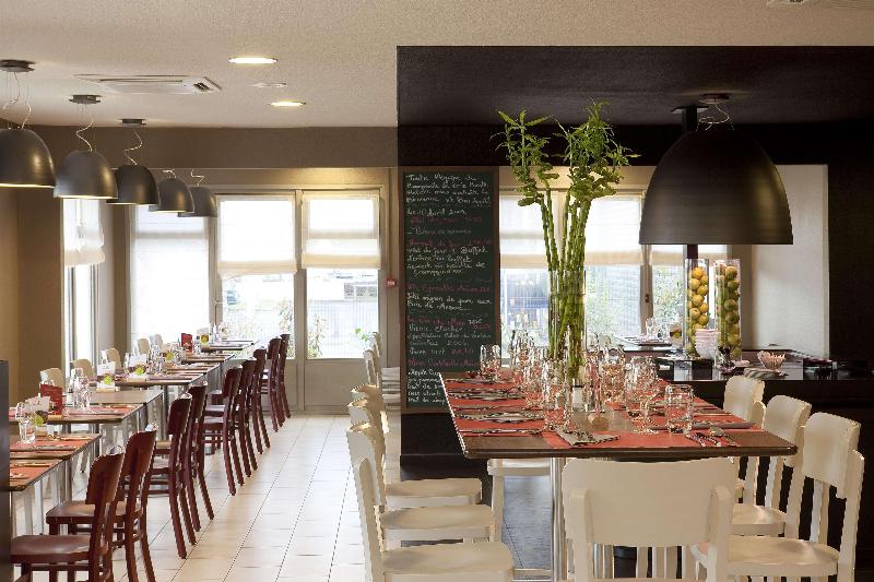 ホテル Kyriad Brie Comte Robert