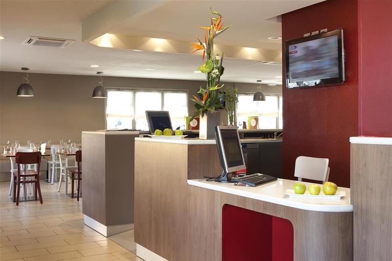 ホテル Kyriad Brie Comte Robert