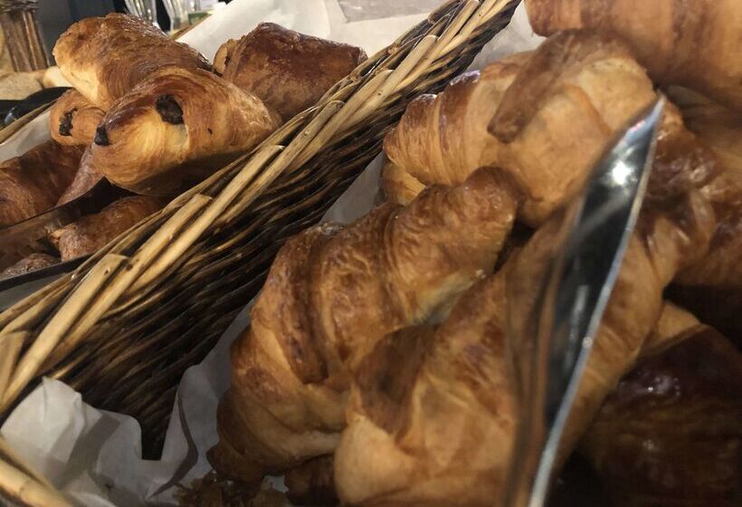 هتل Kyriad Honfleur  La Riviere Saint Sauveur