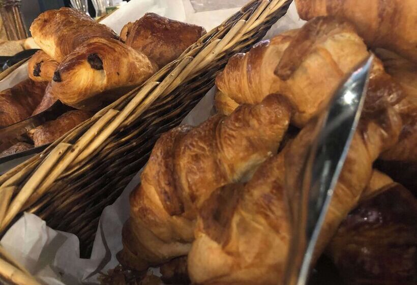 هتل Kyriad Honfleur  La Riviere Saint Sauveur