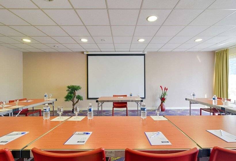 酒店 Kyriad Lyon Est  Saint Bonnet De Mure