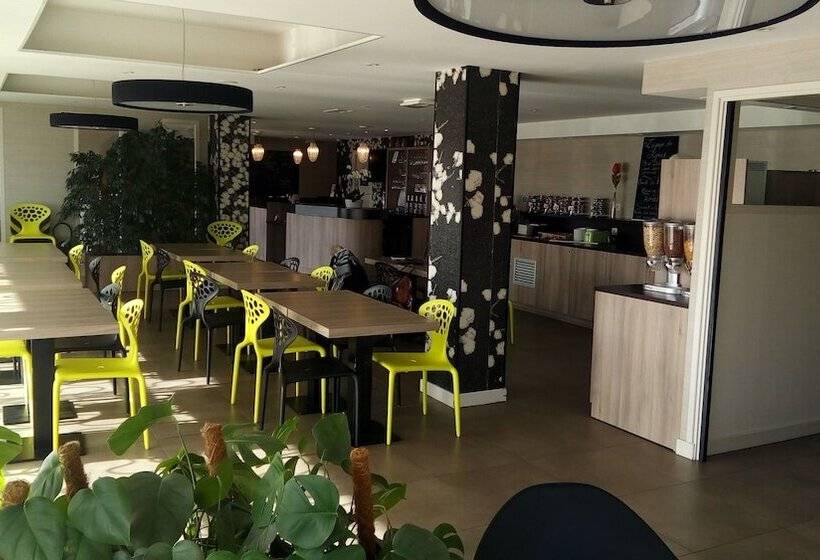 酒店 Kyriad Lyon Est  Saint Bonnet De Mure